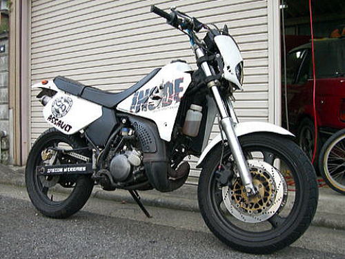 YAMAHA DT200R